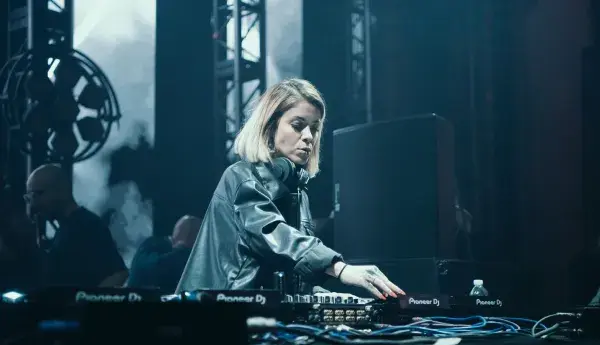 DJs